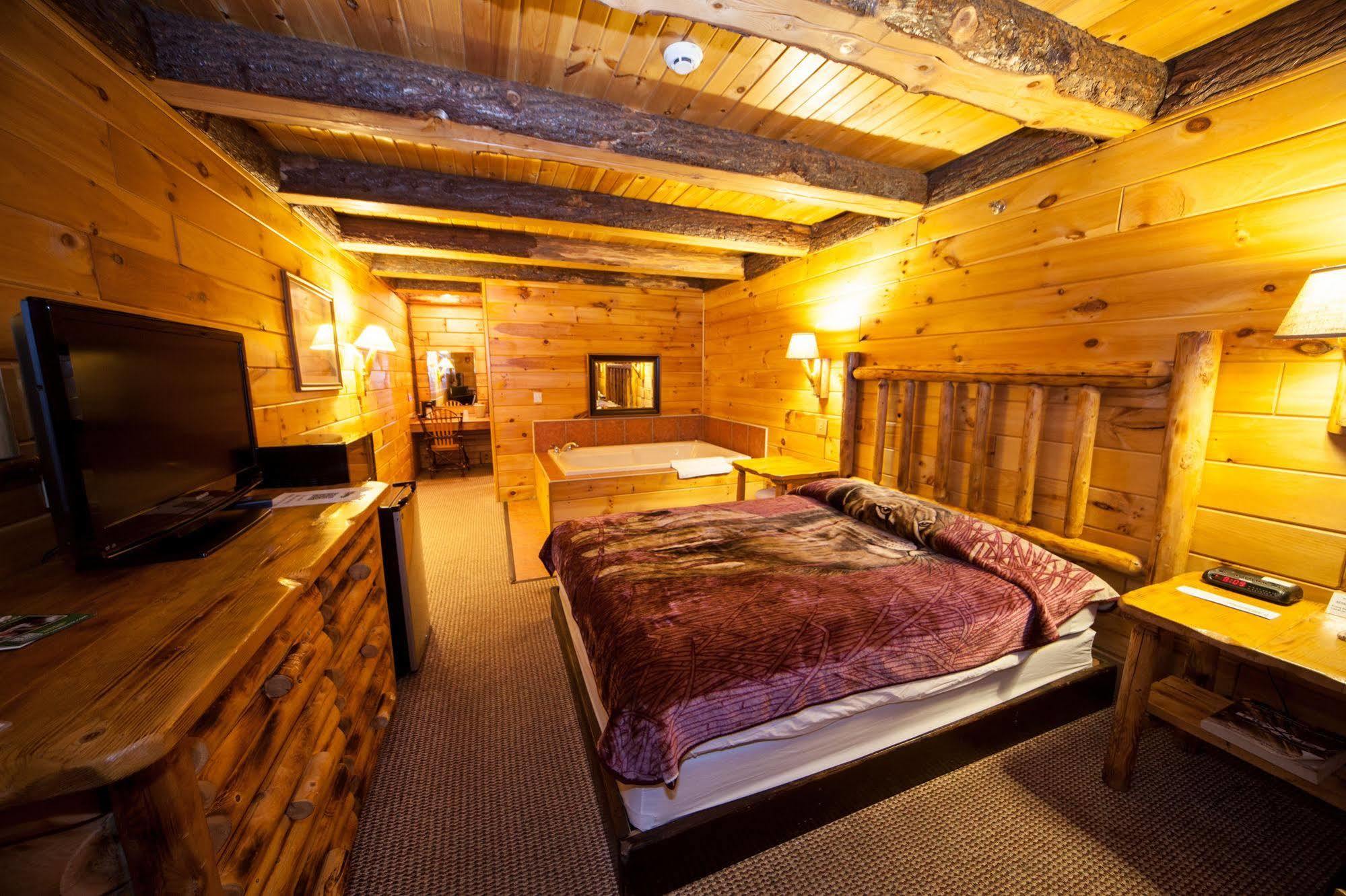 Log Cabin Lodge & Suites Jones Mills Exterior photo