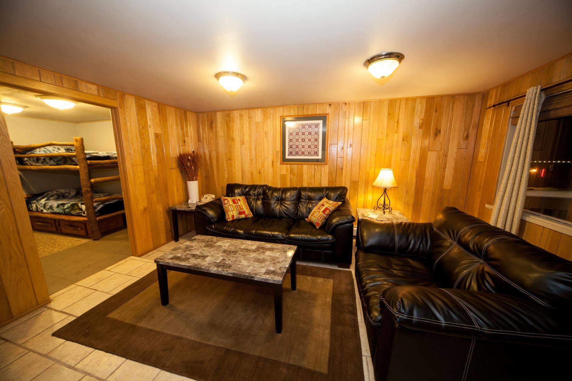 Log Cabin Lodge & Suites Jones Mills Exterior photo