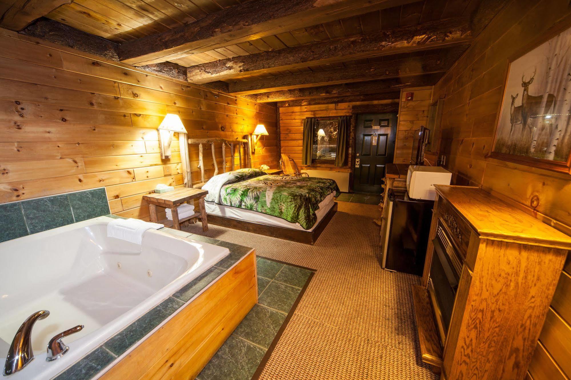 Log Cabin Lodge & Suites Jones Mills Exterior photo